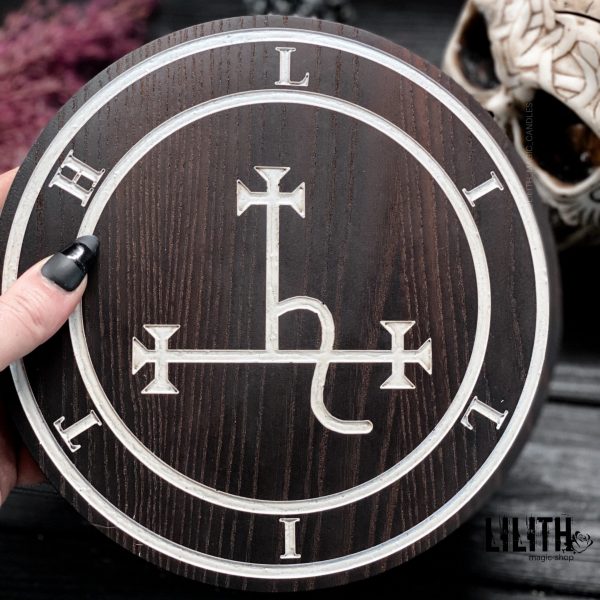 Lilith Sigil Wooden Ash Tree Altar Pentacle – 8 Inches Diameter