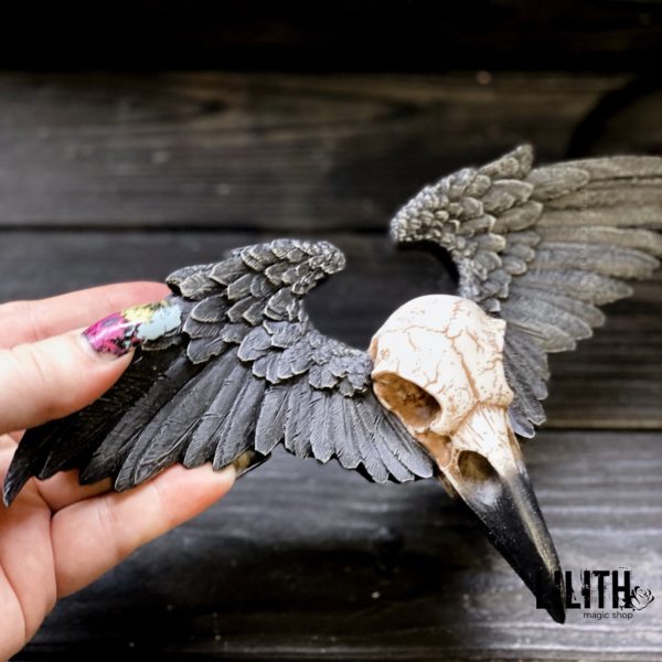 Статуэтка «Череп ворона с крыльями» из смолы