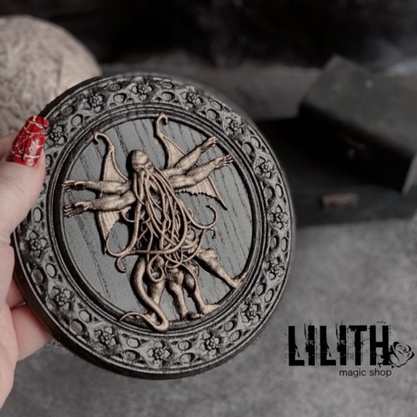 Cthulhu Wooden Ash Tree Altar Pentacle